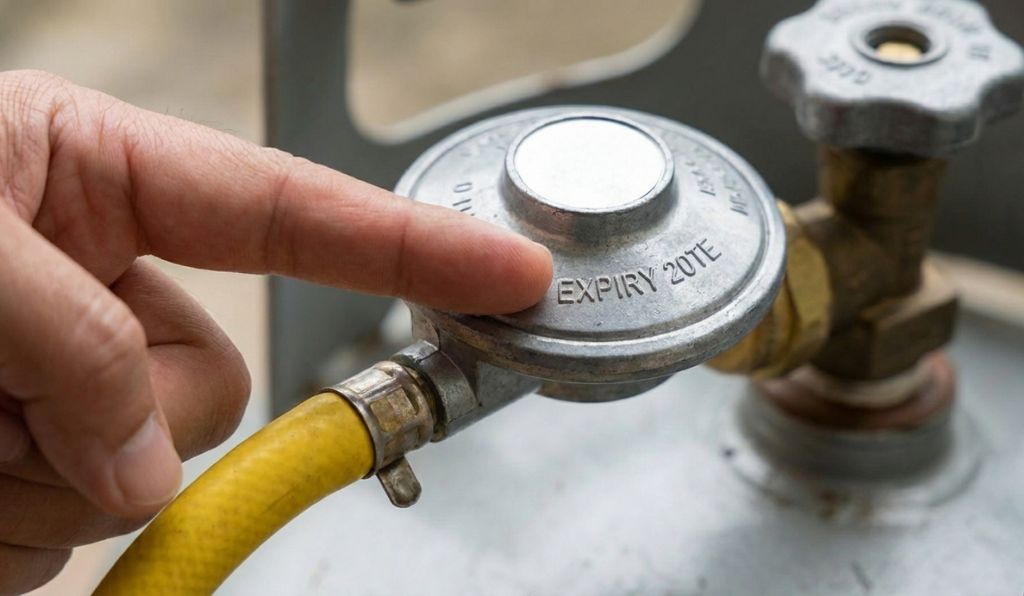 Verifique a validade da mangueira e do regulador Verifique a validade da mangueira e do regulador